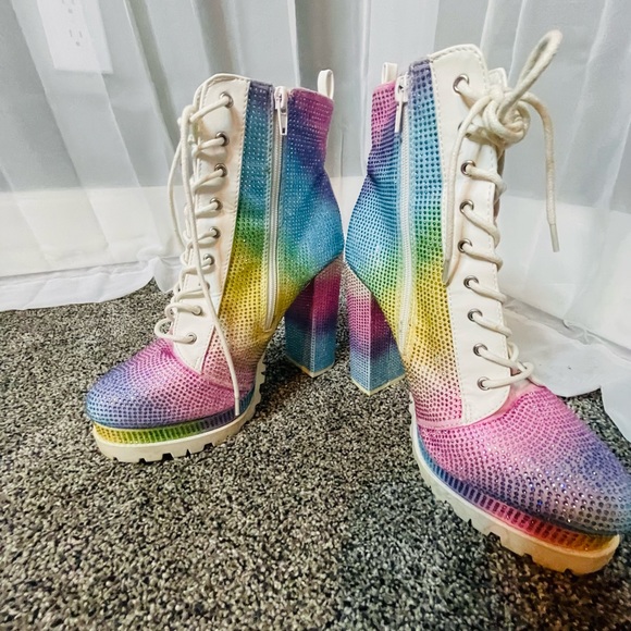 COPY - Size 9 Rainbow Heel Boots 🌈 - Picture 5 of 11
